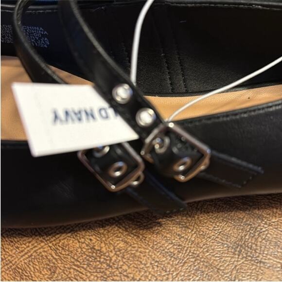 Old Navy Black Double-Buckle Mary
Jane Flats - Picture 8 of 9